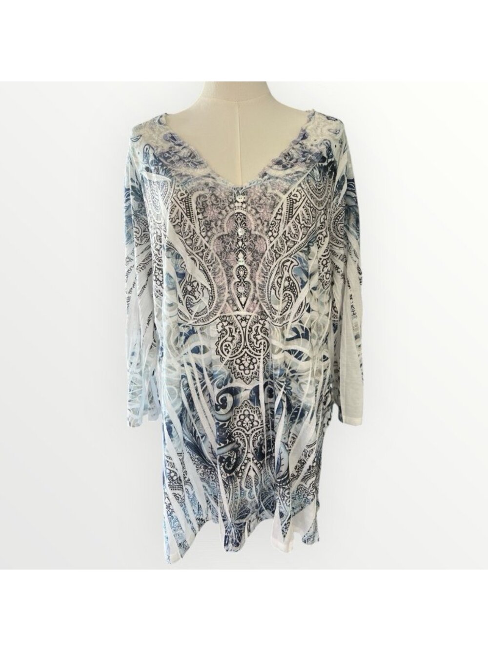 Cato Multicolor Scalloped V-Neck 3/4 Sleeve Top Size 26/28-NWT